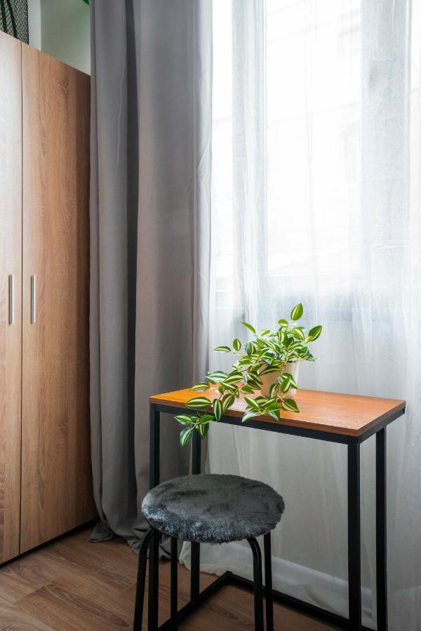 Tom Thumb & Thumbelina ~ 2 Private Rooms In Sofia Center Luaran gambar